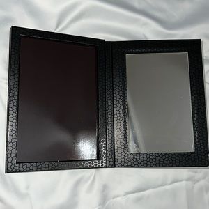 Empty Magnet Palette with the Tools